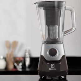 Liquidificador Electrolux Easypower BEE21 700W com Jarra de Vidro Liquidificador Electrolux Easypower BEE21 700W com Jarra de Vidro